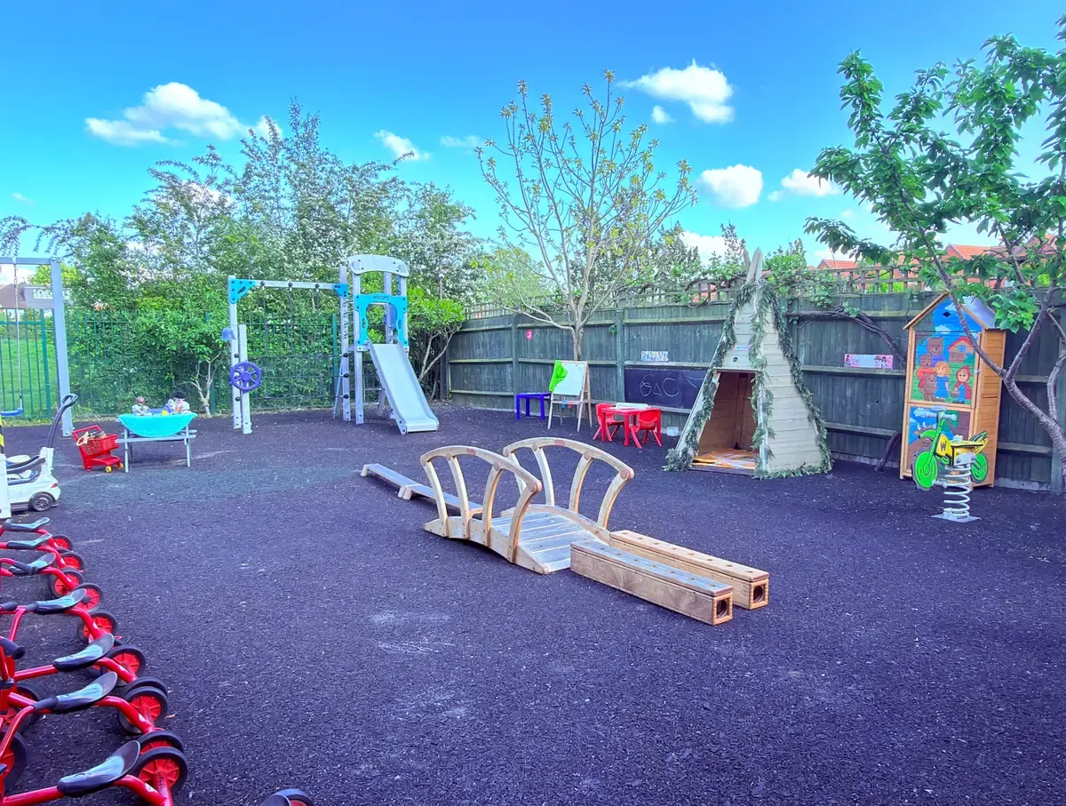 New outdoor play area at Blue Nest Montessori, Harrow: safety surfacing, climbing equipment and new boundary fencing